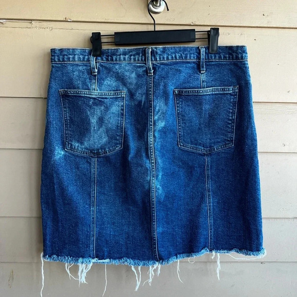 Gap Denim 5 Pocket Button Front Medium Indigo Wash Skirt - Size 34 - Picture 6 of 8